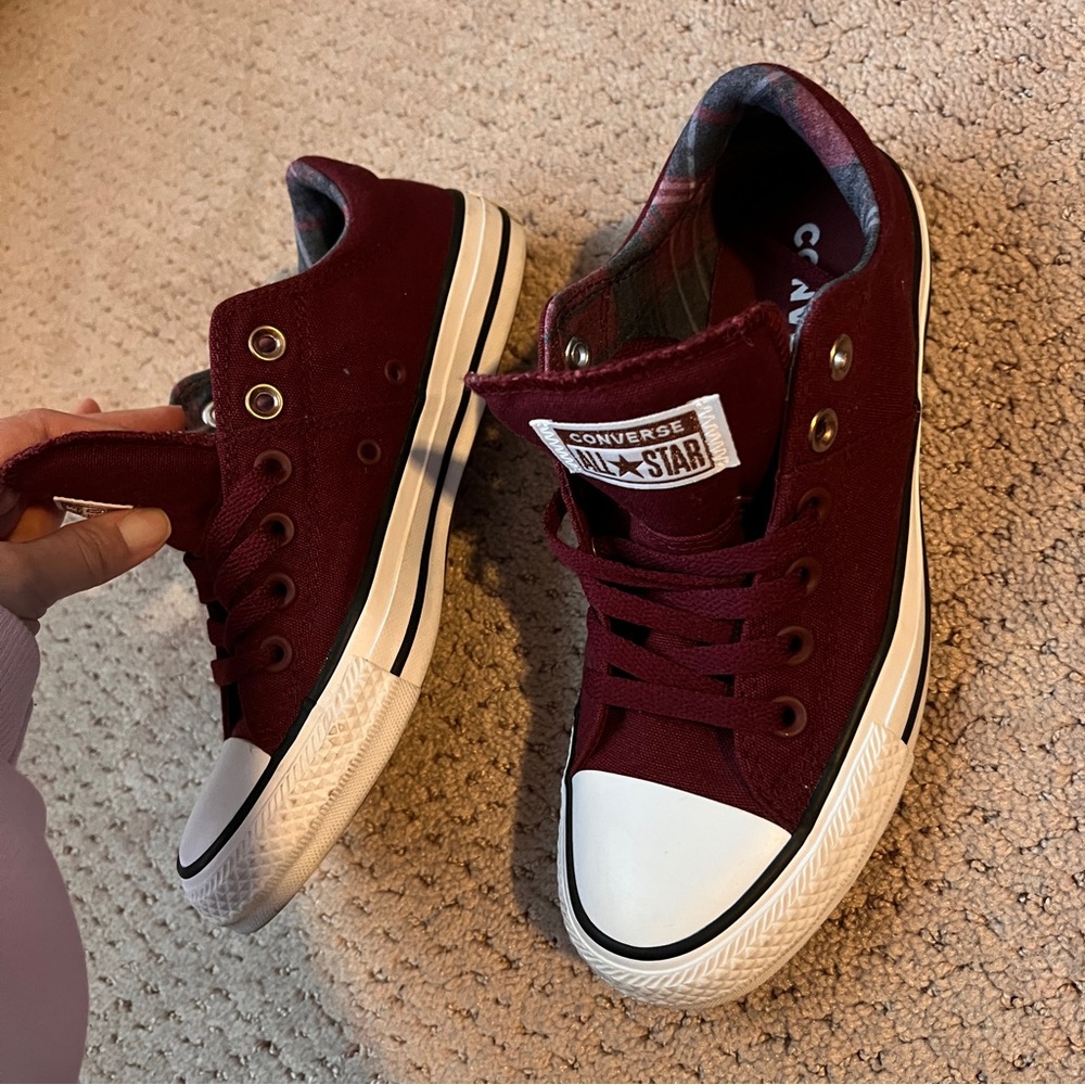 Woman’s converse sneakers - Picture 5 of 8